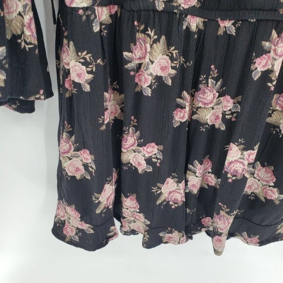 American Eagle Womens Boho Bell Sleeve Floral Romper Shorts Sz M V-Neck Pockets - Picture 6 of 16